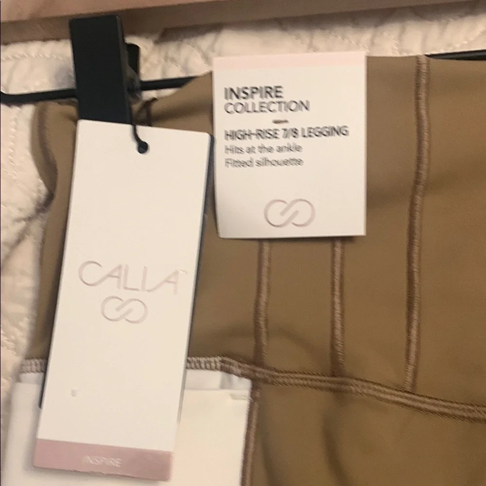 Tan and White High-Waisted Leggings with Color-Block Design - Picture 3 of 4